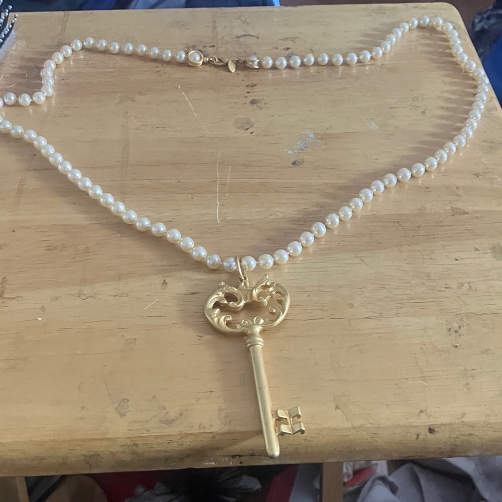 Elegant Gold Key Pendant Pearl like Necklace from the limited